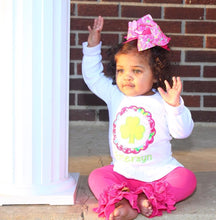 Load image into Gallery viewer, Scalloped Clover